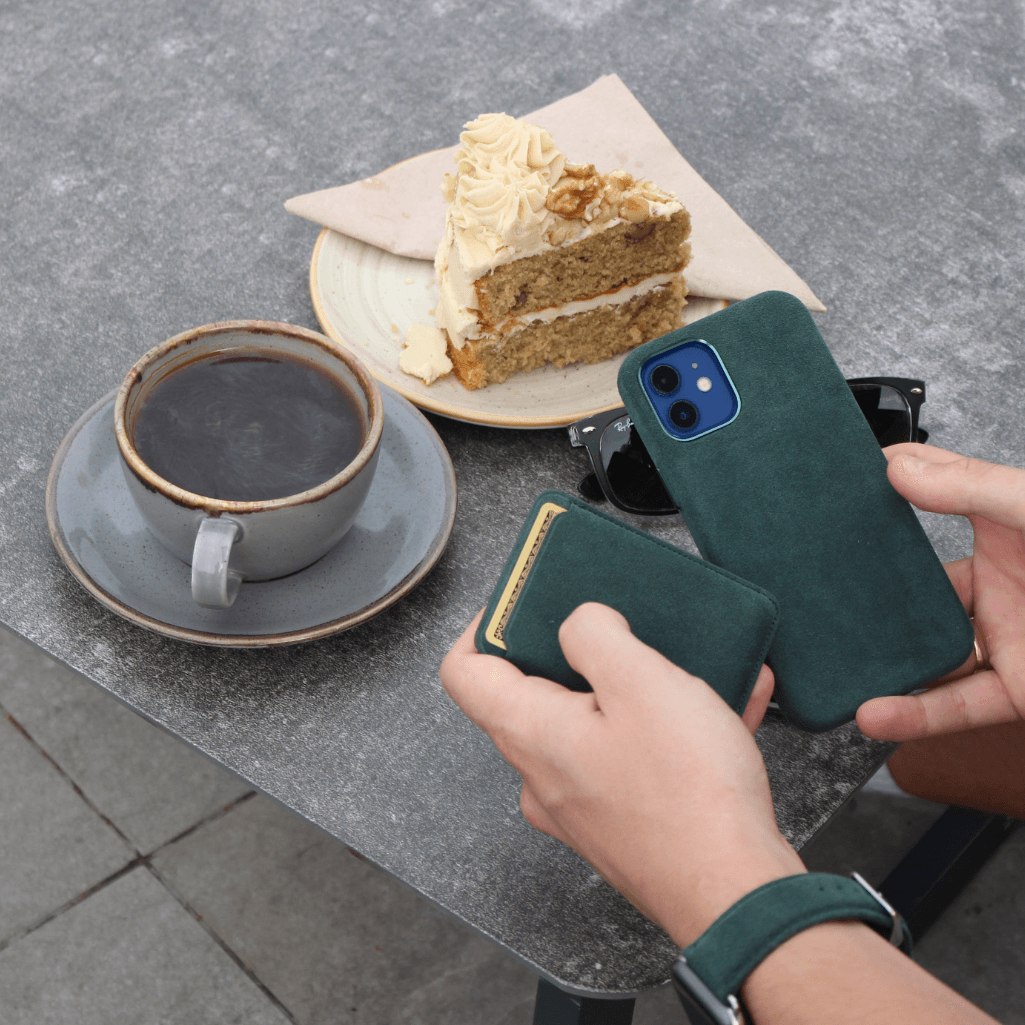 Alcantara MagSafe Wallet - Forest Green Edition